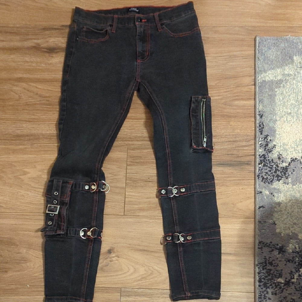 Stylish Black Buckle Skinny Jeans